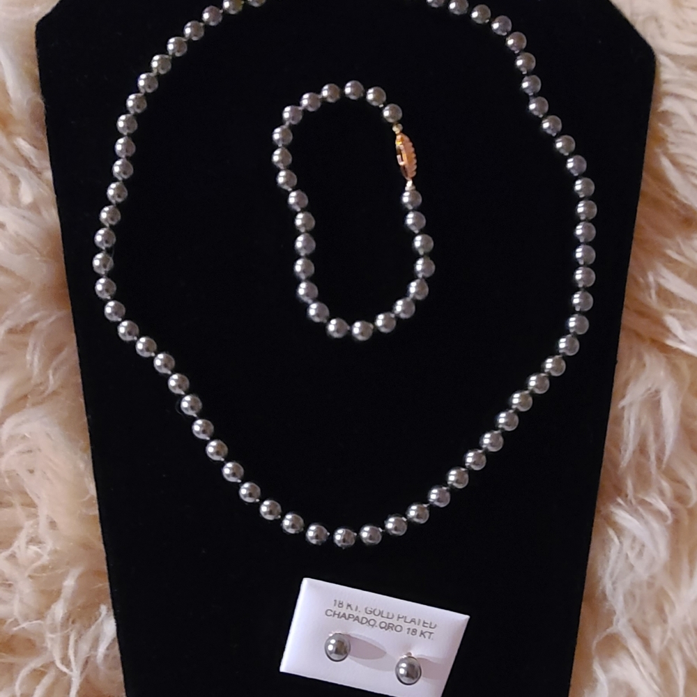 Pearl necklace, bracelet and earrings